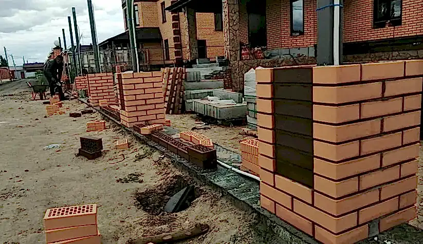 Забор в п. им. Комиссарова