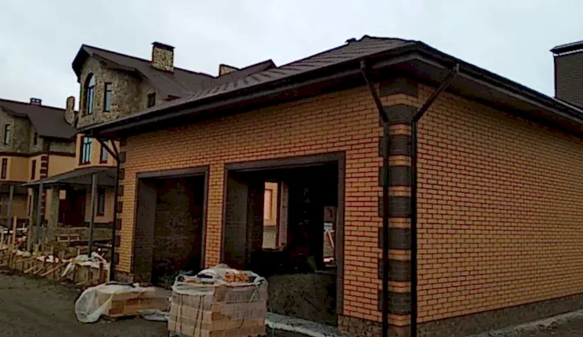 Гараж в п. им. Комиссарова