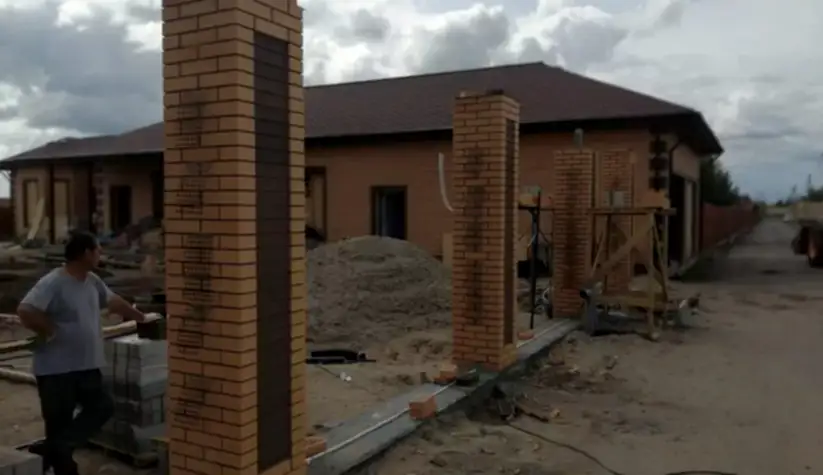 Забор в п. им. Комиссарова