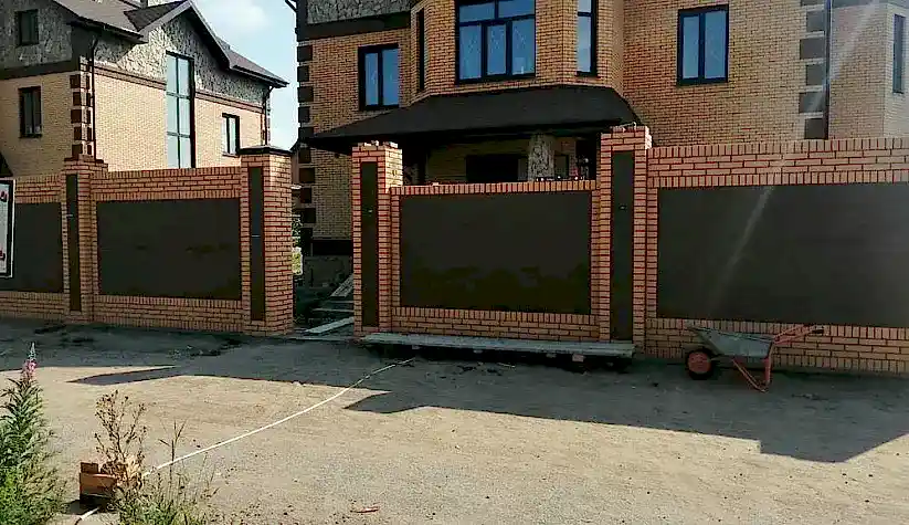 Забор в п. им. Комиссарова