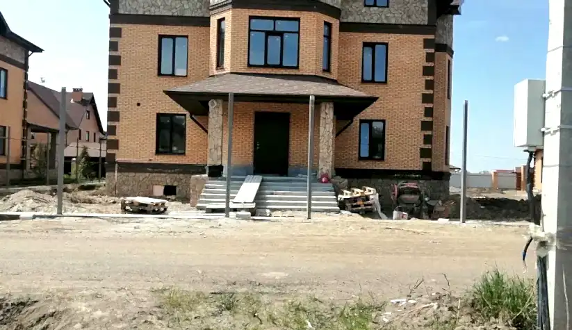 Забор в п. им. Комиссарова