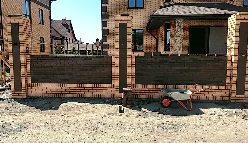 Забор в п. им. Комиссарова