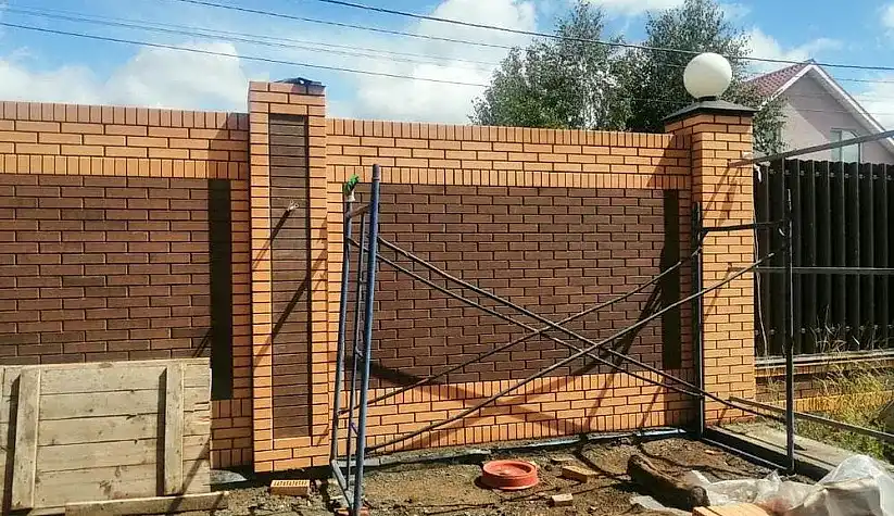 Забор в п. им. Комиссарова