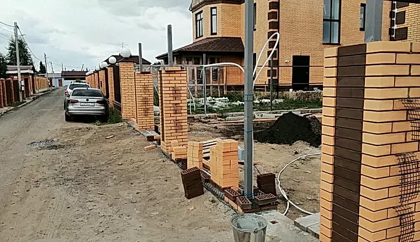 Забор в п. им. Комиссарова